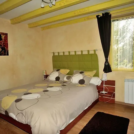 La Maison Bleue Bed & Breakfast *